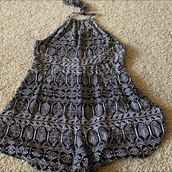 BLACK/WHITE ROMPER - Picture 3 of 4